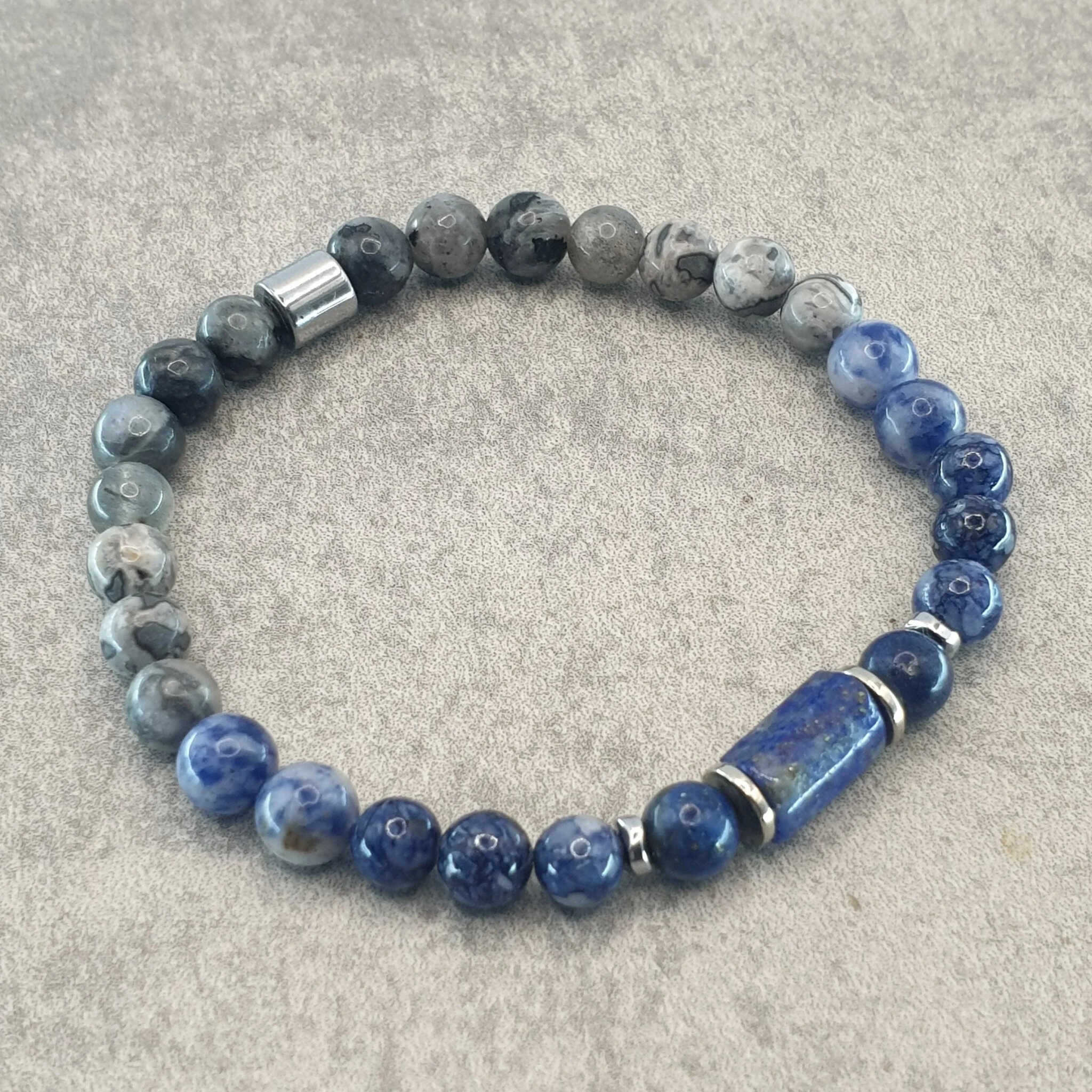 צמיד לאפיס לזולי וסודלייט גולמי עם החן הטבעיות, לאפיס לזולי וסודלייט