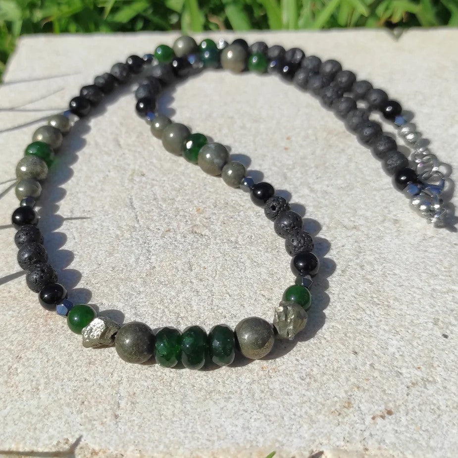 שרשרת אבני לבה פיריט ודיופסייד להתעוררות רוחנית והתחלות חדשות