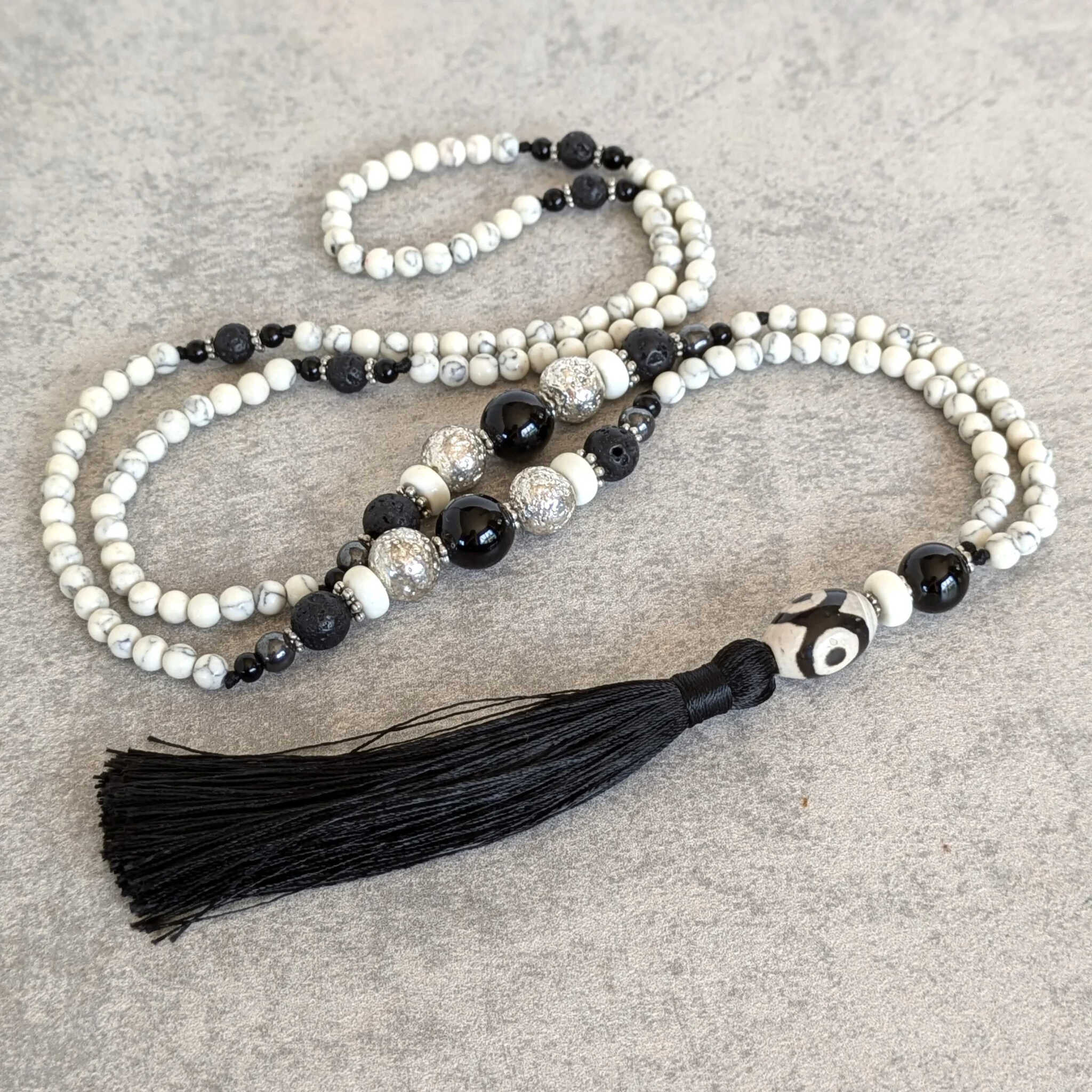 שרשרת מאלה אבן לבה אגת שחורה והאולייט לאומץ לב והתמודדות עם שינויים