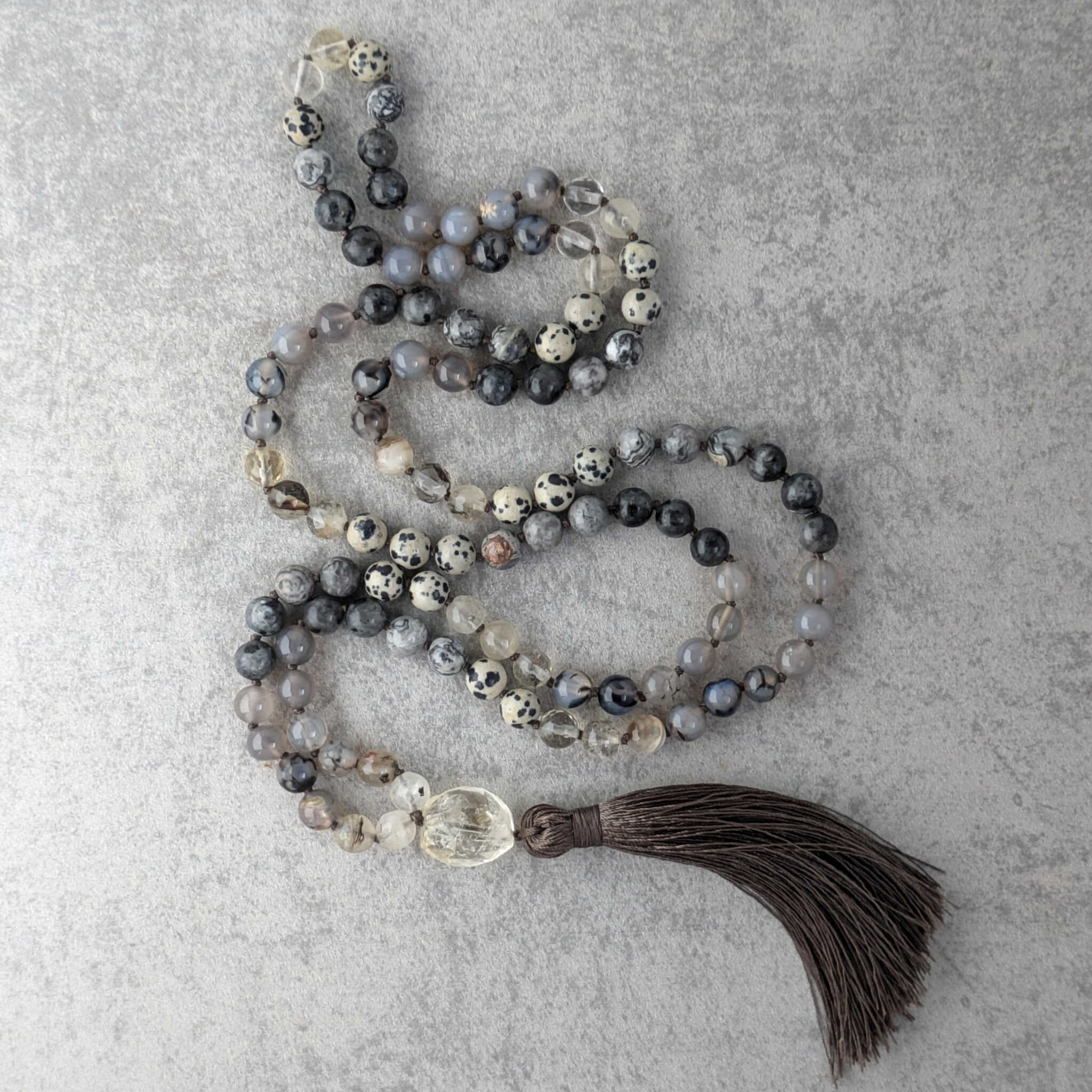 שרשרת מאלה ארוכה עם קוורץ וג'ספר לרעיונות חדשים ובהירות