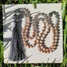 שרשרת מאלה 108 חרוזים סאנסטון ואגת אפורה לאושר והעצמה עצמית