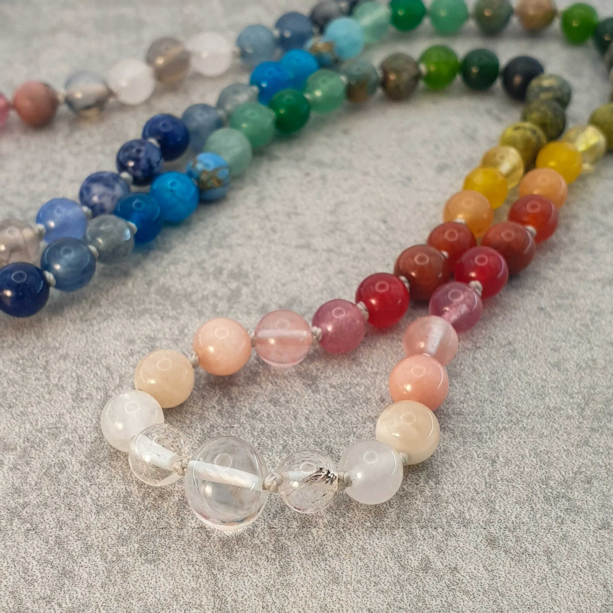 שרשרת צבעונית לנשים שמבקשים לשפר מצב רוח טוב