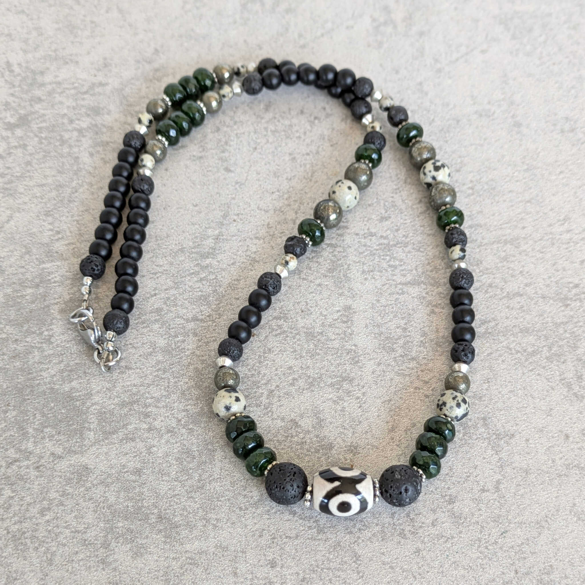 שרשרת לגברים עם פיריט ודזי טיבטי לשפע הצלחה כלכלית והגנה