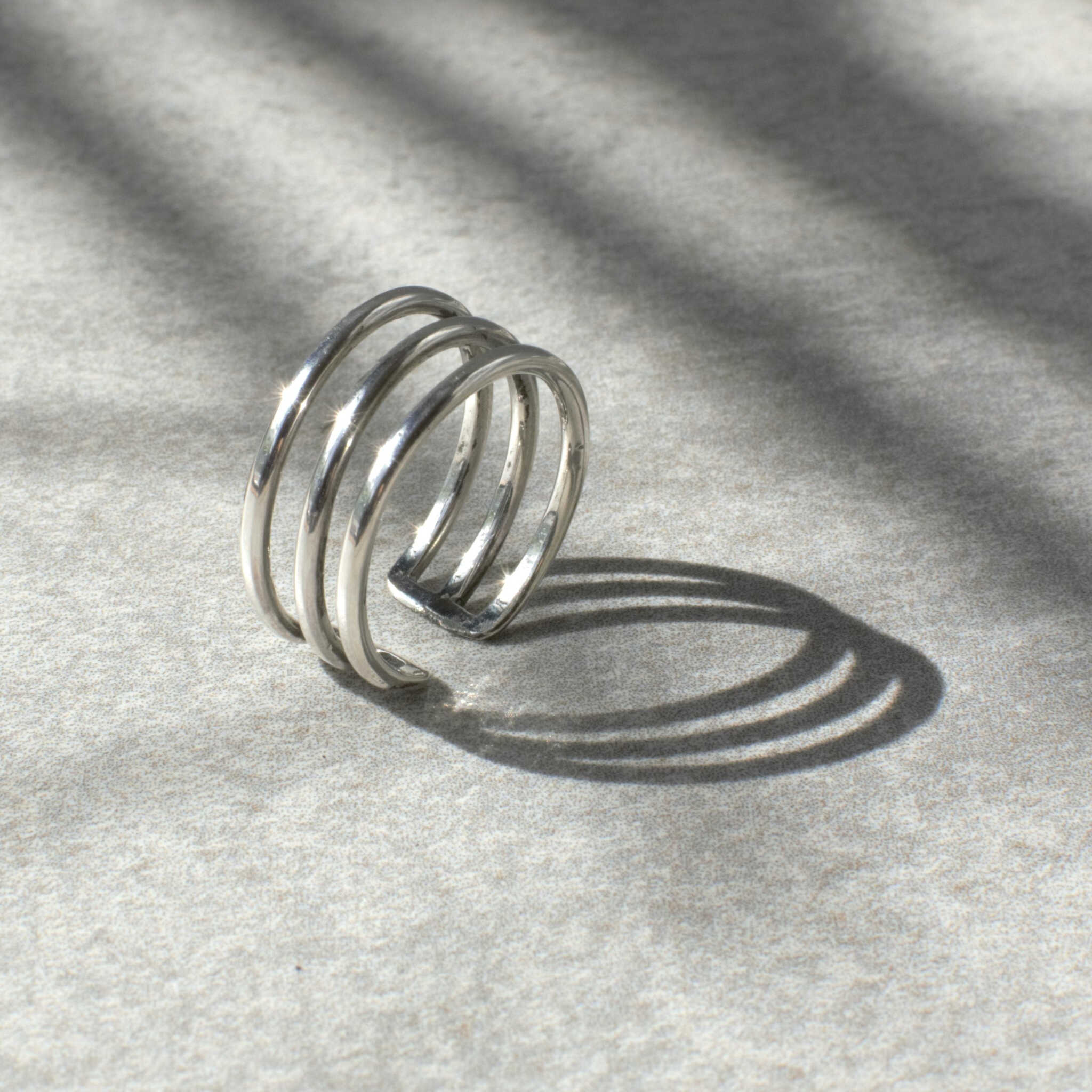 טבעת כסף סטרלינג עיצוב מינימליסטי שלוש קשתות פתוחות