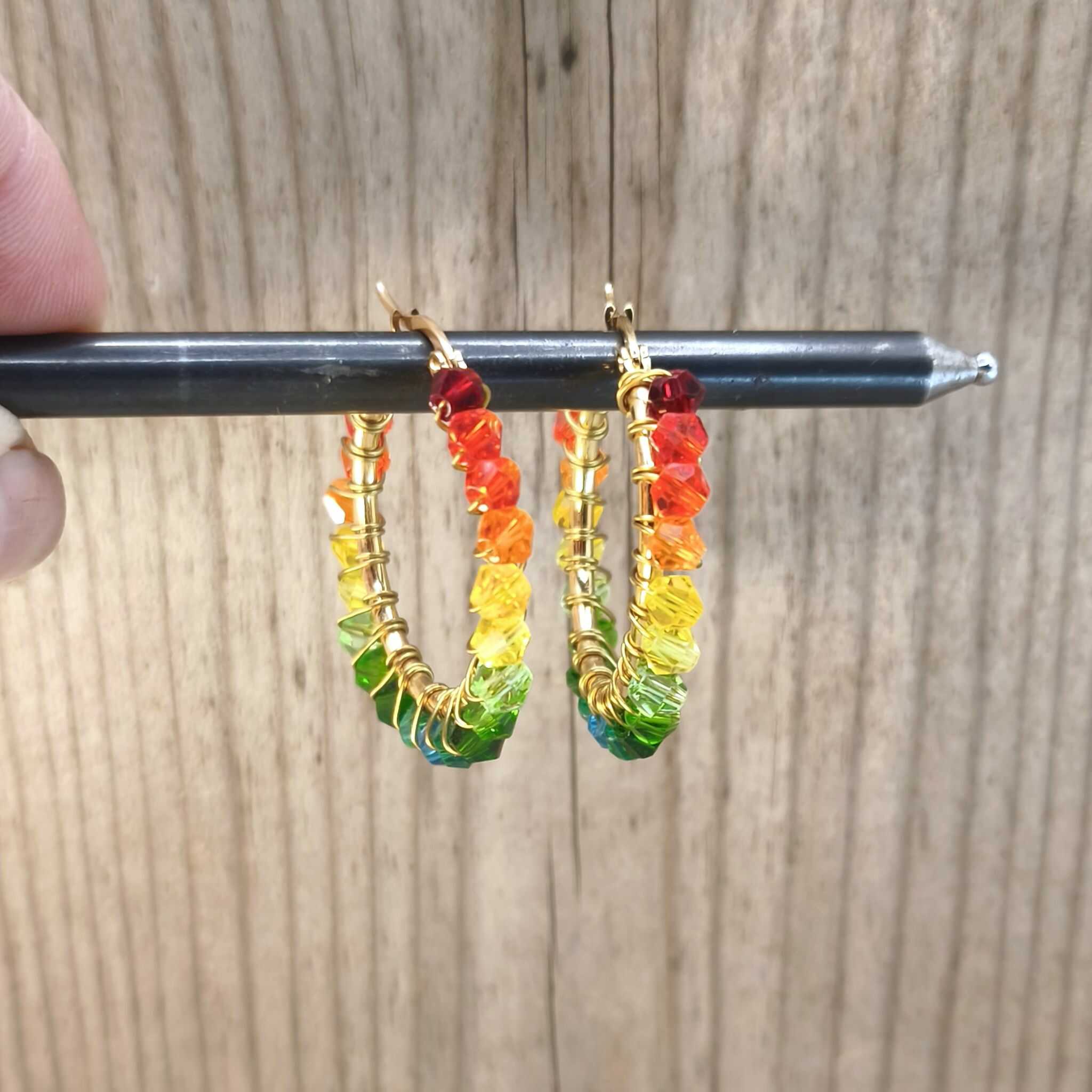 עגילי חישוק עם קריסטלים, ליום יום, עגילים חישוק צבעוניים