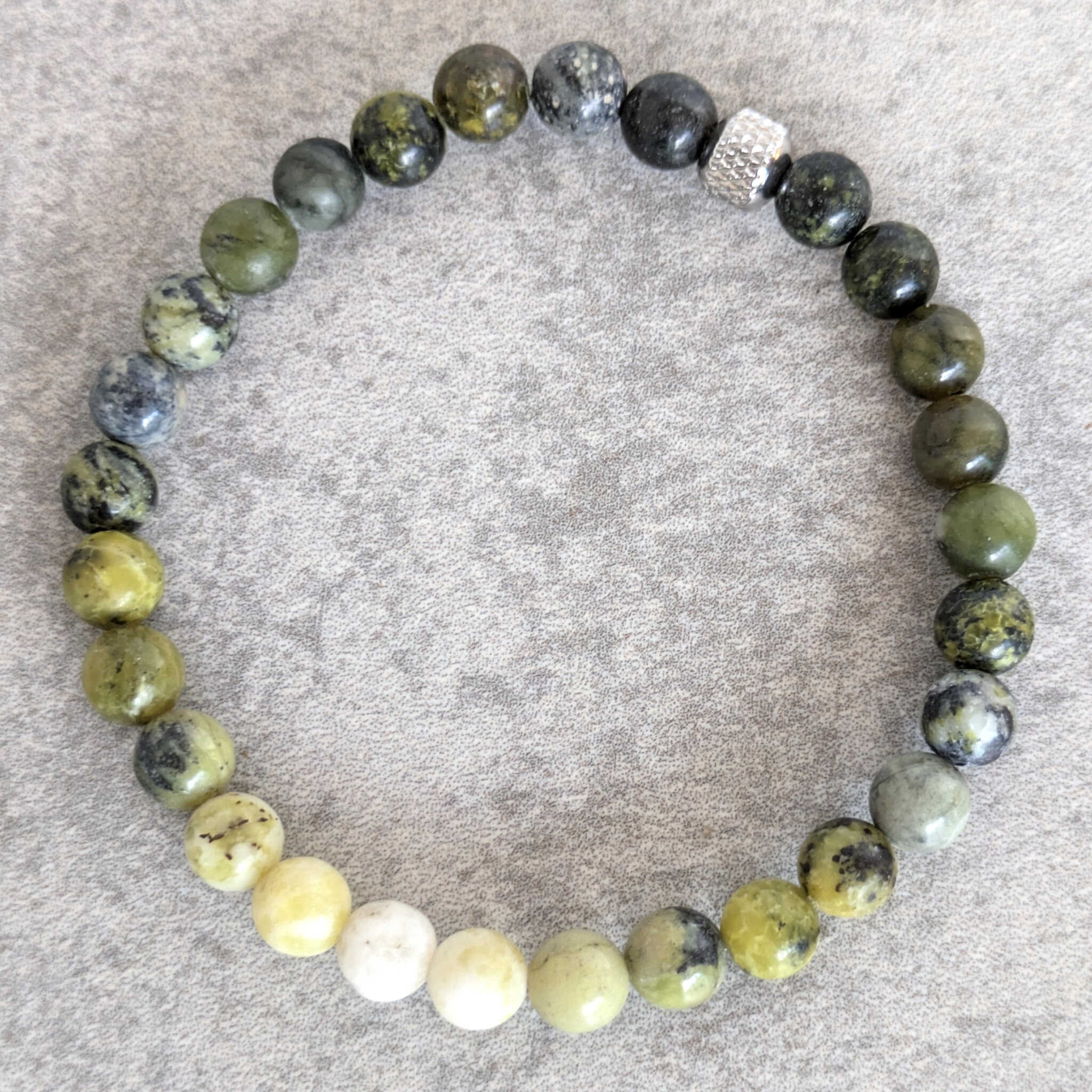 צמיד אבני חן טורקיז אפריקאי טבעי לביטוי עצמי אותנטי
