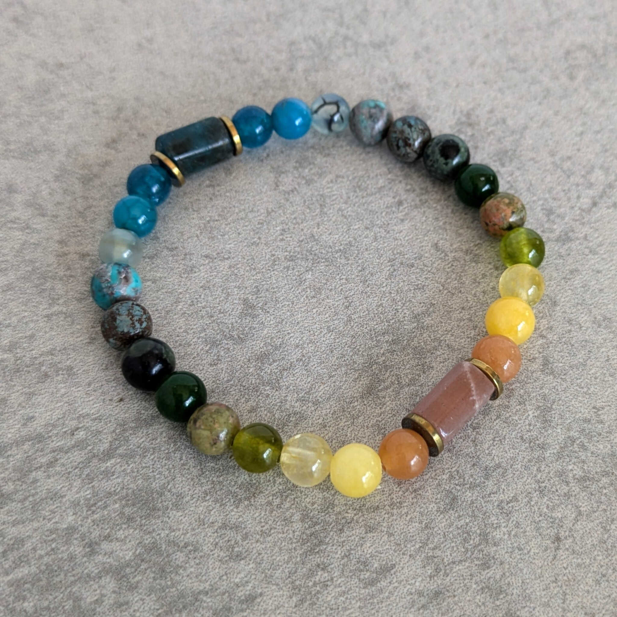 צמיד אבני חן טבעיות אפטייט וסאנסטון לאופטימיות ואושר פנימי
