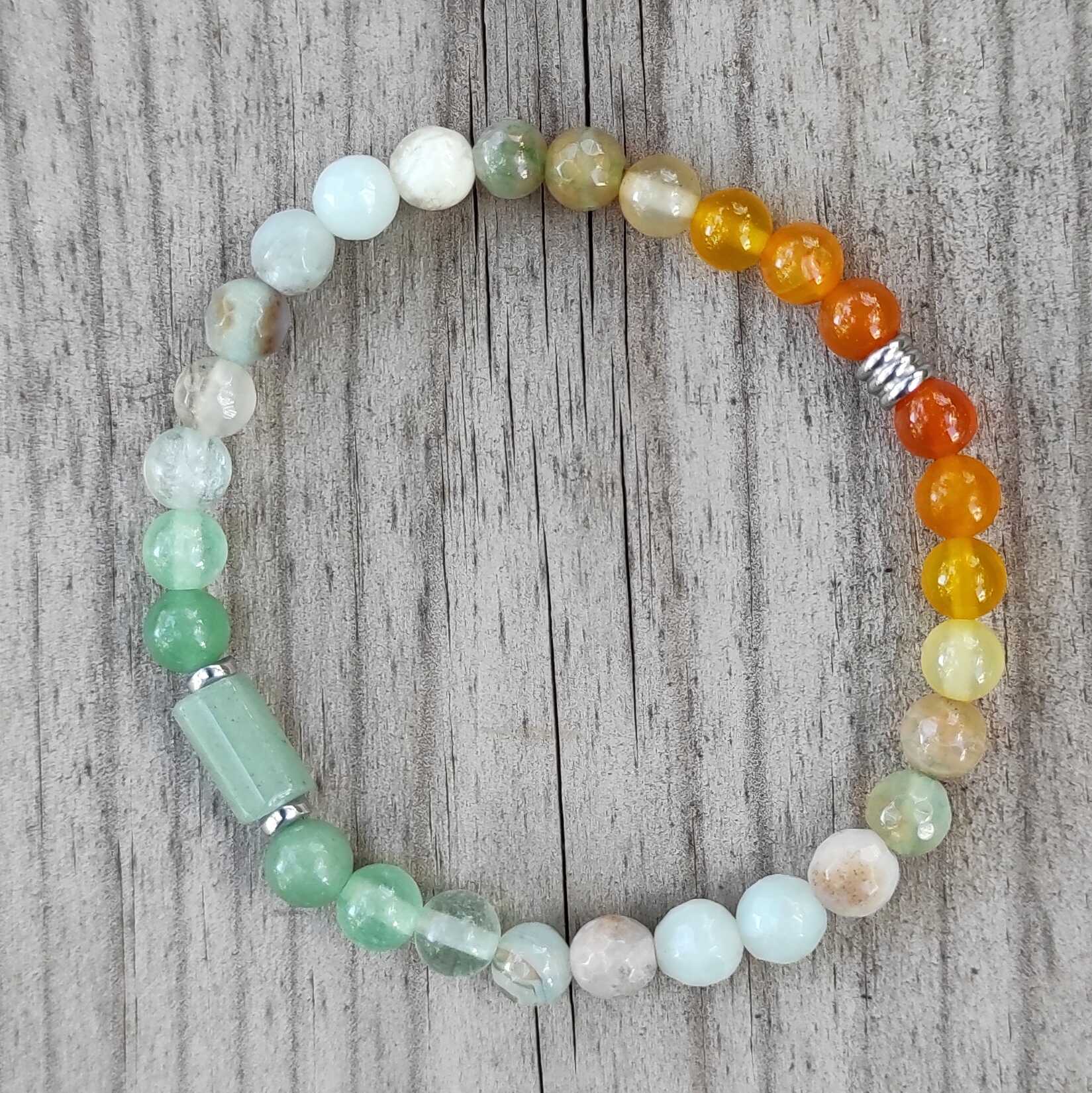 צמיד אבני חן בגווני פסטל עדינים לאיזון רגשי והרמוניה