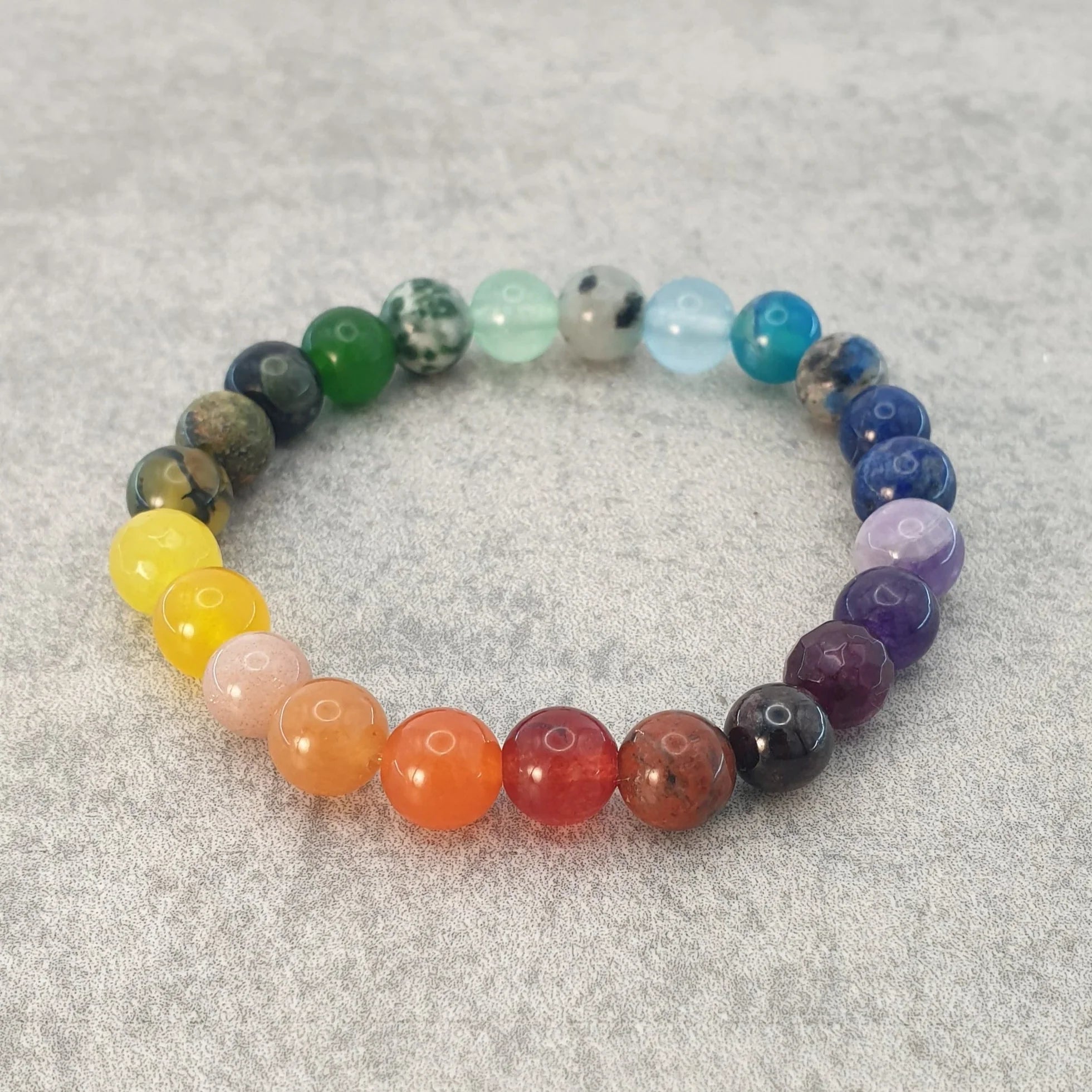 צמיד קריסטלים בצבעי קשת להרמוניה ואיזון רוחני - תמונה ראשית
