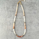 שרשרת קצרה סאנסטון כתום זהוב מנצנץ להעצמה כוח פנימי ויצירתיות בעבודת יד