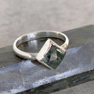 טבעת מוס אגת, מוס אגת, מודעות עצמית, הערכה עצמית, צמיחה, שלווה, איזון רגשי
