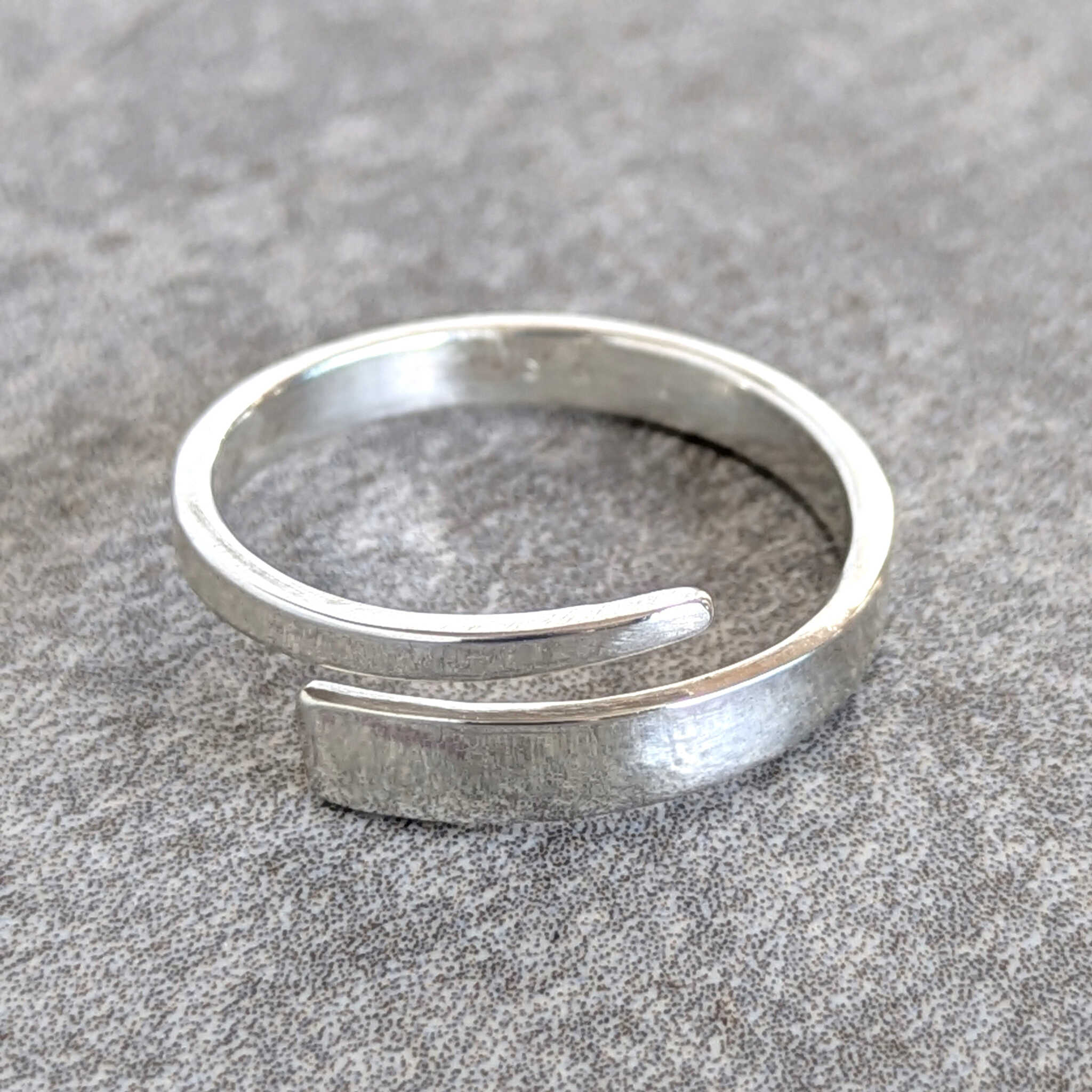 טבעת כסף פתוחה, טבעת כסף 925 פתוחה בעיצוב ספירלה אורגני לצמיחה אישית