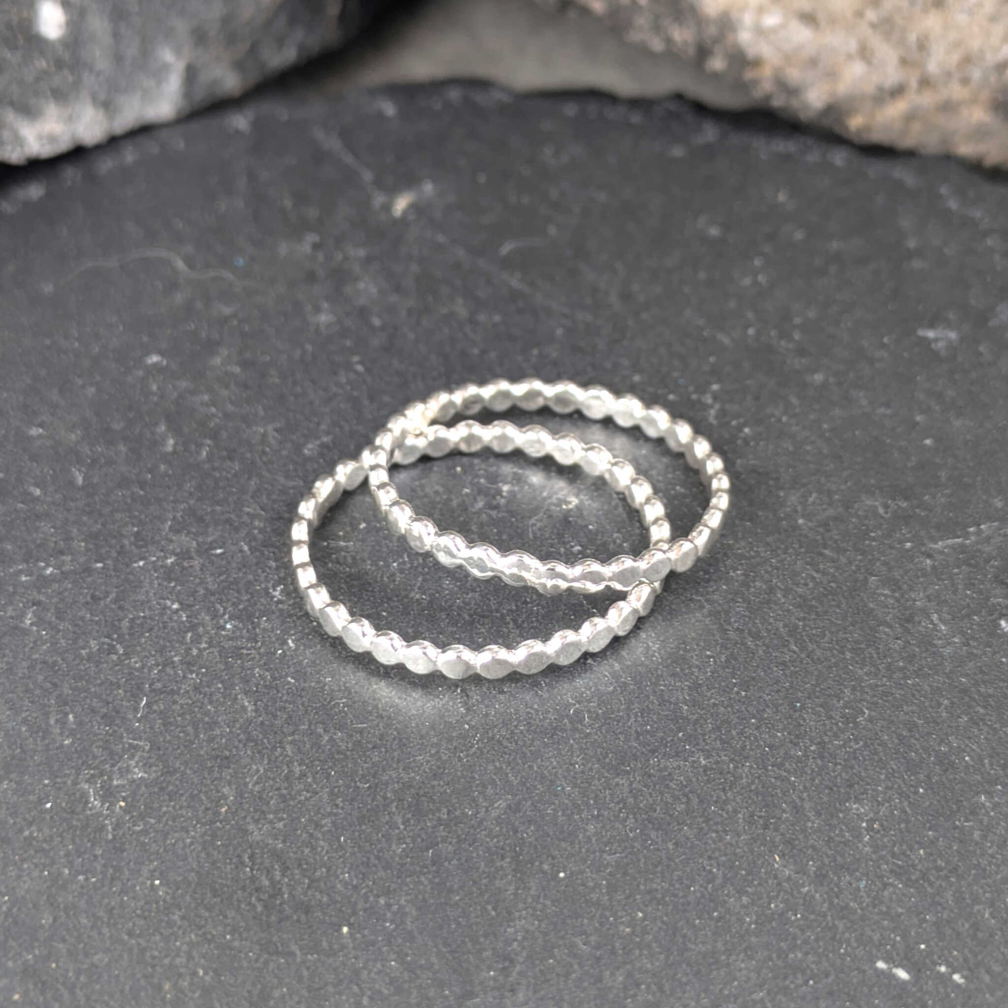 טבעת כסף 925 לשילוב עם מרקם חרוזים אורגני בהשראת הטבע