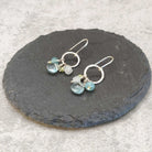  עגילי כסף סטרלינג 925 קטנים ועדינים בעבודת יד עם פלואוריט פרידוט אקוומרין לשלווה ושקט