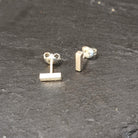 עגילי כסף סטרלינג 925 קו צמודים עיצוב מינימליסטי עדין