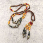 שרשרת מאלה עץ וונגה אבני חן אדומות צהובות ירוקות לשמחה ואושר זכוכית מורנו